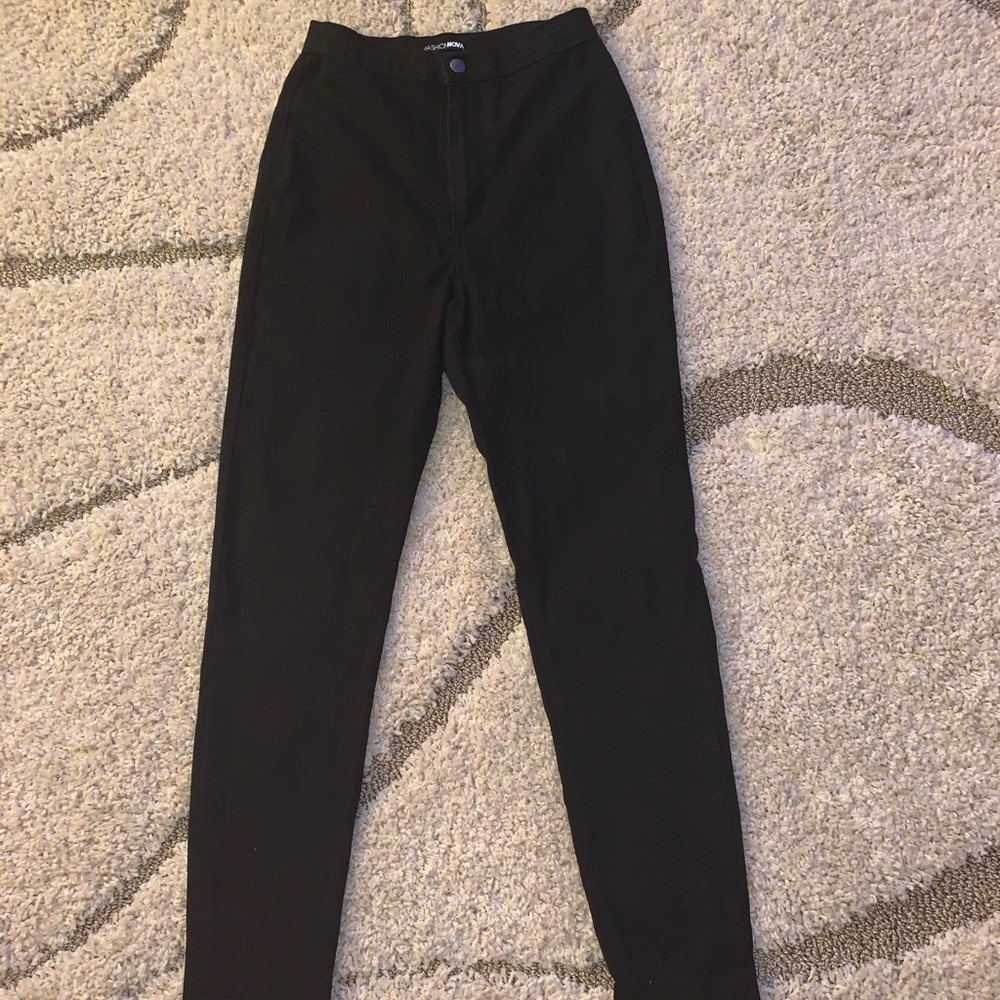 Fashion Nova Long Black Skinny Jeans 🍑
